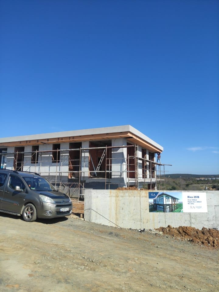 Riva 2518 - Doğal Doku İçinde Konumlanan Proje